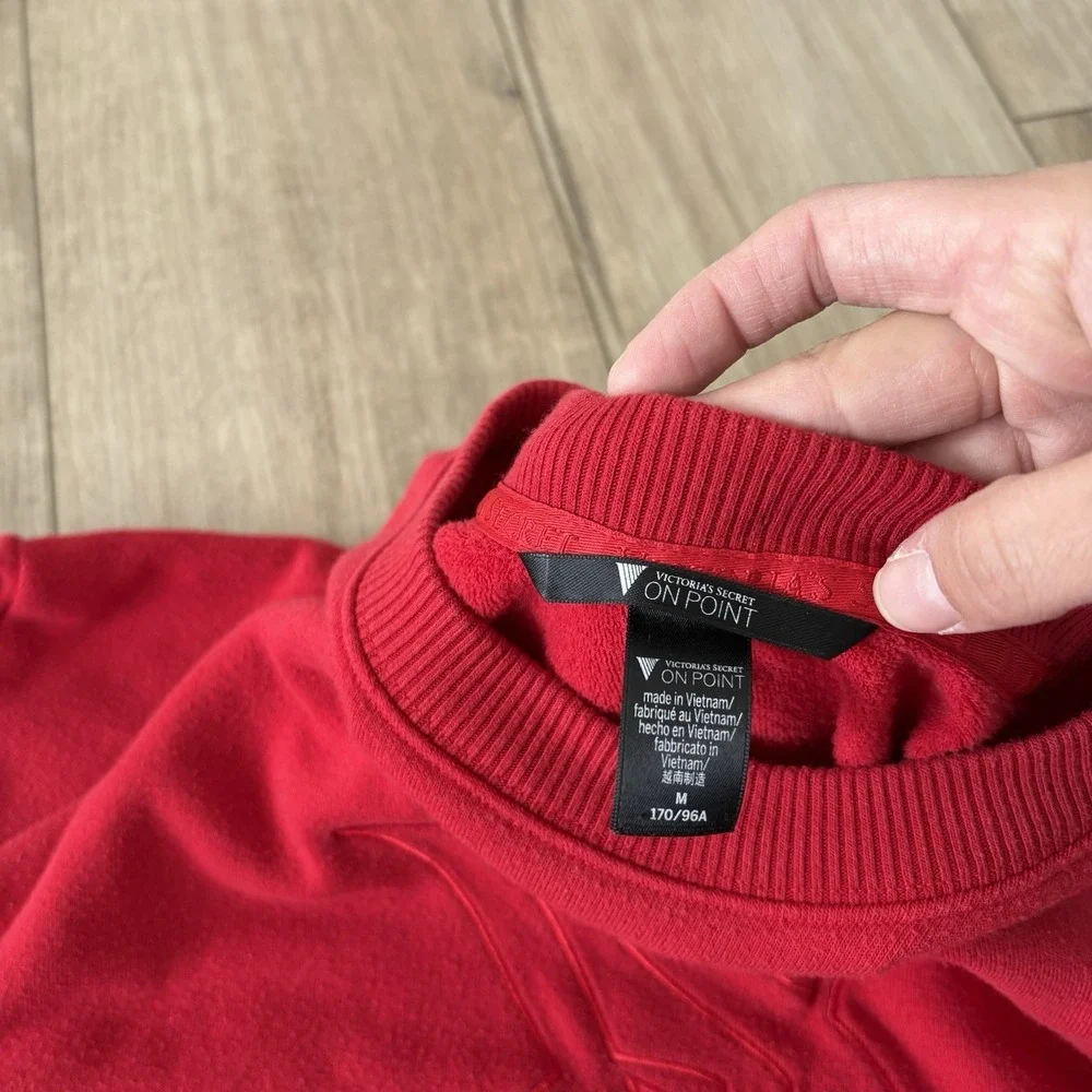 Victoria Secret On Point Women's Red Emblem Crewneck Sweater‎ Logo Size Medium